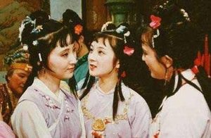 红楼梦第31回讲了什么故事？这回该如何理解呢？