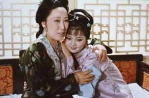 薛家进京后为什么没另开府邸，反而一直住在贾家呢？