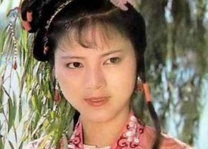 红楼梦中袭人的原名是什么？她为何要改名？