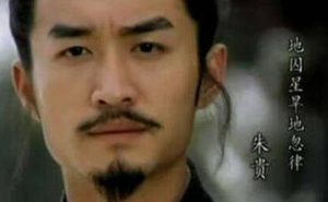 水浒传中朱贵的性格特点是什么？他是如何被逼上梁山的？
