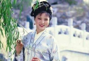 红楼梦中晴雯死因是什么？与袭人有没有关系？