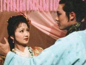 红楼梦中俏平儿喜欢贾琏吗？他们是什么关系？