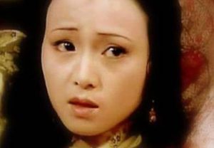 贾珍和秦可卿在贾府的地位如何？如何理解他们之间的关系