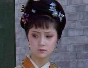 宝钗搬离蘅芜苑是还赶走史湘云，她为何这么做？