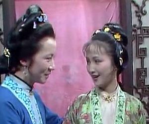 红楼梦中李纨在贾府的地位有多重要？她与凤姐的关系如何？