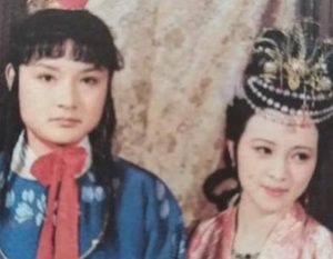 贾宝玉在秦可卿死后的表现有何异常？二人的关系不同寻常？