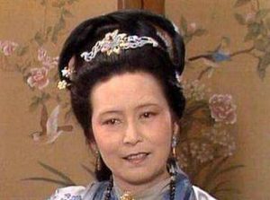 红楼梦中王夫人对刘姥姥态度有何变化？为何会这样