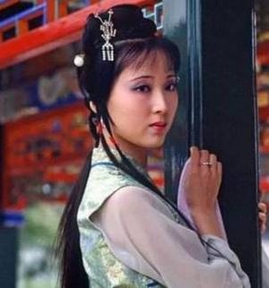 如果用古代方法品评女子形象，黛玉和宝钗到底谁更合适？