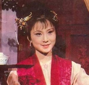 王夫人讨厌晴雯还一定要把她撵走，原因是什么？