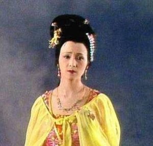 红楼么个中秦可卿在贾府是什么地位？受人尊崇靠的是什么