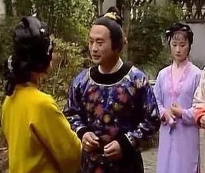 薛蟠注入贾府后的表现如何？薛姨妈为何不管他？