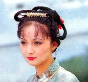 隐瞒多姑娘的头发却告发尤二姐？平儿为何要这么做？