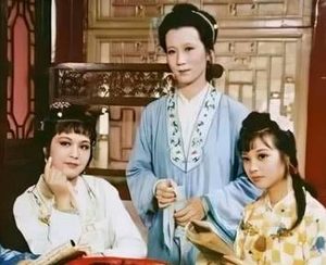 红楼梦中李纨母子在贾府的地位有何变化？产生这种落差的原因是什么