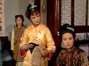 红楼梦中探春是如何极力维护自己的生母赵姨娘的
