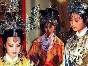 红楼梦中贾元春是什么出生的？奇在哪里？