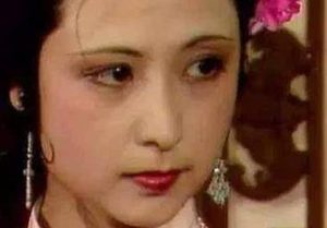 红楼梦中平儿如此护着尤二姐，到底是什么目的？