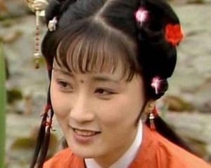 红楼梦中在香菱学诗这件事情上，薛宝钗抱着什么样的目的？