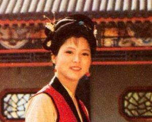 红楼梦中花袭人如果想如愿成为姨娘，需要什么样的条件？
