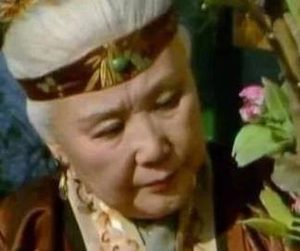 红楼梦中宝珠在秦可卿死后要留在铁槛寺，是为何？