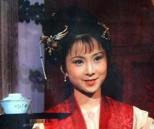 红楼梦中晴雯是如何进入贾府的?她为何能受到贾母的青睐