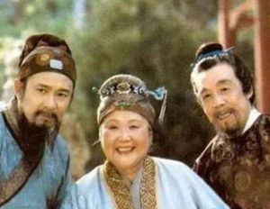 红楼梦中邢夫人和王夫人两个人之间有哪些明争暗斗