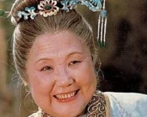 红楼梦中贾母没有早点定下宝黛二人的婚事，是什么考虑？