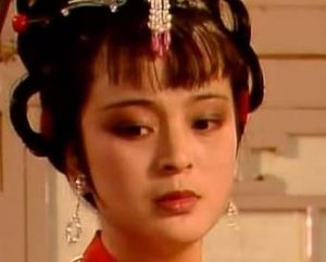 红楼梦中撵走薛宝钗，贾探春这么做的目的是什么