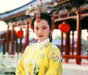红楼梦中对贾宝玉的婚事，贾元春都做了什么时事情？