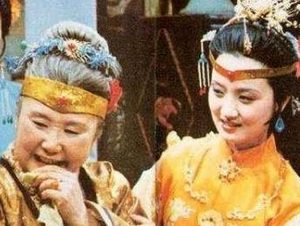 红楼梦中刘姥姥二进荣国府时，发生了什么事情？