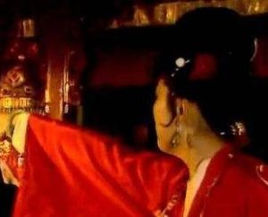 红楼梦中为何会爆发抄检大观园？贾府众人是什么表现？