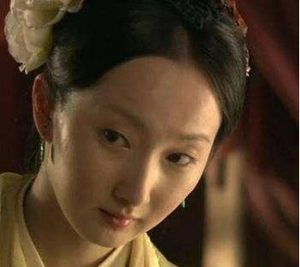 红楼梦中袭人为何会离开贾府？宝玉是什么表现?