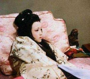 红楼梦中秦钟病危后，贾母为何不让宝玉去看他？