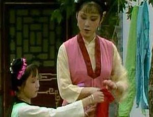 红楼梦中一顿可以喝二三斤惠泉酒，芳官的酒量为何这么好