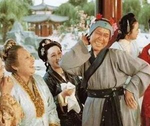 红楼梦中刘姥姥二进荣国府之后都得到了些什么？