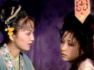 红楼梦中尤二姐住进贾府之后，王熙凤是如何对待她的？