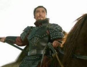 水浒传中关胜能成为五虎将之首靠的是什么？