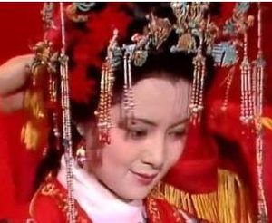 红楼梦中清虚观打醮时发生了什么？宝钗做了什么