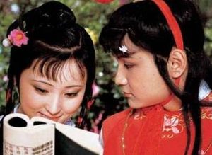 红楼梦中薛宝钗是如何规劝林黛玉女子无才便是德的？
