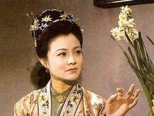 红楼梦中尤氏在得知贾珍与秦可卿的私情后，是什么表现？