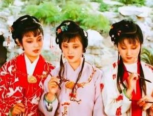 红楼梦中得知元春被封贤德妃后，贾宝玉是什么表现？