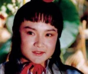 红楼梦中金钏被打时，贾宝玉是什么表现？
