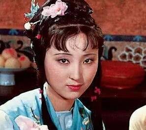 红楼梦中薛宝钗是个真诚的人吗？她都做了什么事情？