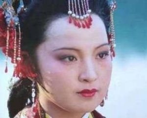 红楼梦中元春会支持金玉良缘是因为什么？