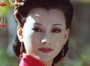 红楼梦中秦可卿生病之后，贾府众人是什么反应？