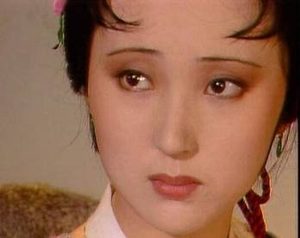 红楼梦中兴儿是在何时看到林黛玉的？在大观园里吗？