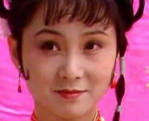 红楼梦中王夫人在游园时，晴雯此时在干什么？