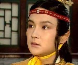 红楼梦中贾母表扬薛宝钗后，宝玉为何会对她一笑?