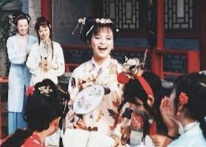 红楼梦中薛宝钗会搬离大观园是因为什么？