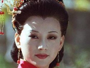 红楼梦中秦可卿生病后一天换四五次衣服，是为什么？