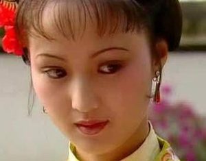 红楼梦中平儿为何会被打？宝玉又为何要道歉？